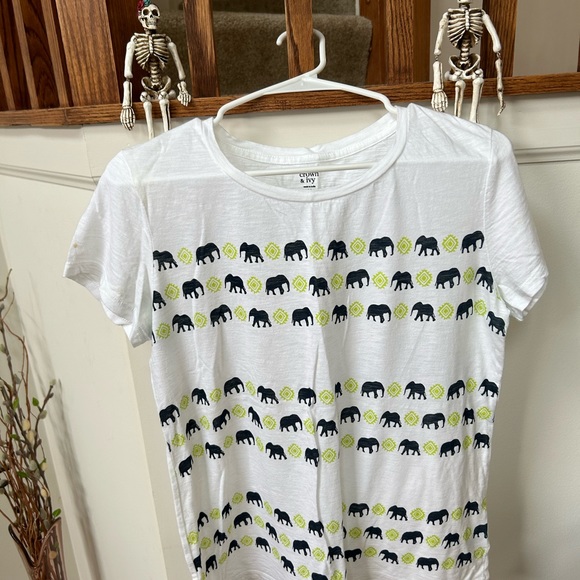Women’s T-shirt White by Crown & Ivy. size Medium with designer little elephants - Picture 3 of 5